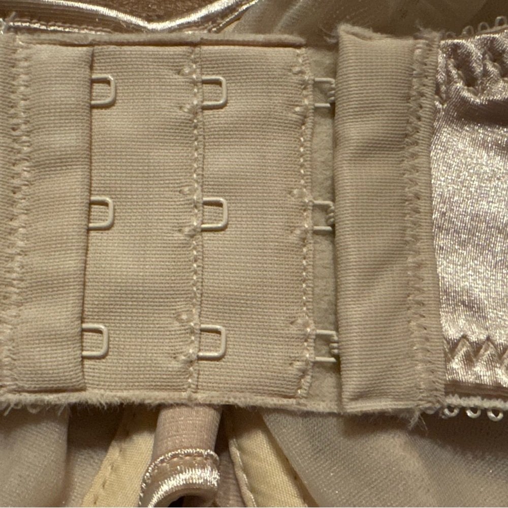 Bali Silver Lining Minimizer Bra in Cream, 40DDD, NWT - Picture 9 of 10